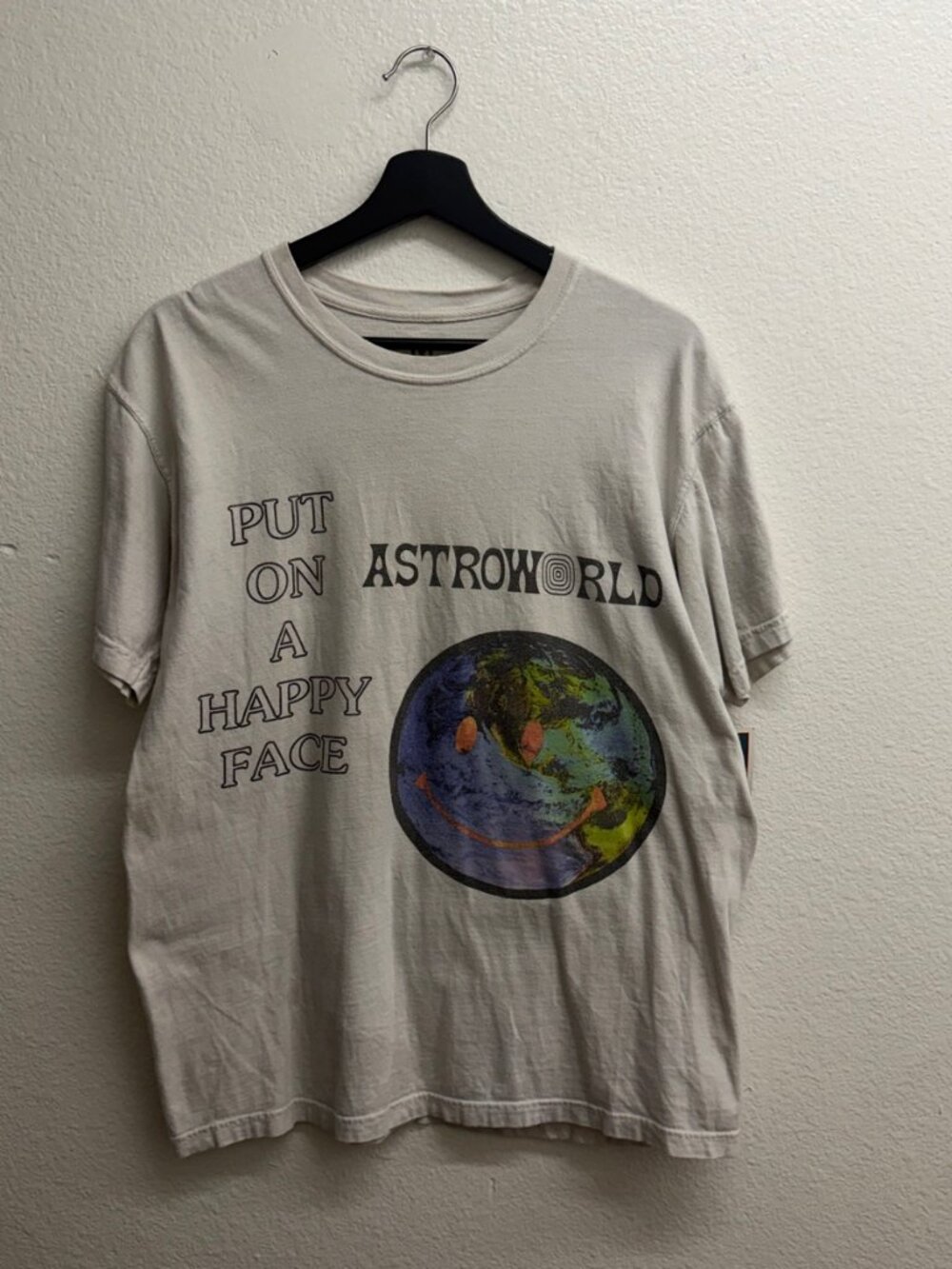 Travis Scott Astroworld tee Put On A Happy Face cream M
